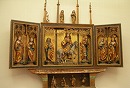 木彫が施された中世の祭壇装飾