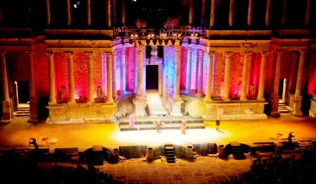 Mérida. Teatro romano -  Representación en el Festival  de Teatro Clásico