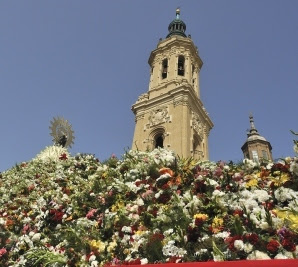 Zaragoza. Pirámide de las ofrendas florales a la Virgen del Pilar
