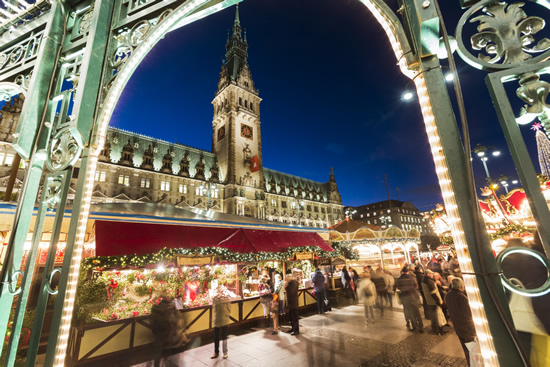 ハンブルク市庁舎前のクリスマスマーケット