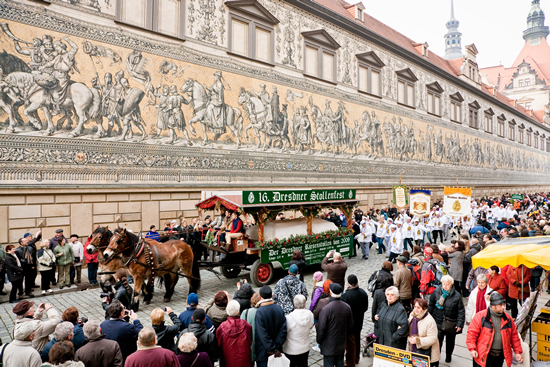 クリスマスといえばドイツ！宮廷都市ドレスデンの「シュトレン祭り」を体験する