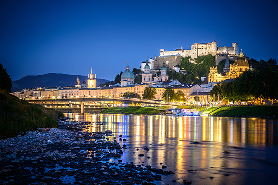 Salzburg Altstadt bei Nacht