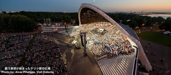 エストニア独立回復30周年 祝賀イベントのハイライトは「シンクロ合唱」