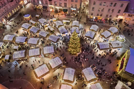 コロナ禍でも開催　タリン旧市街のクリスマスマーケット