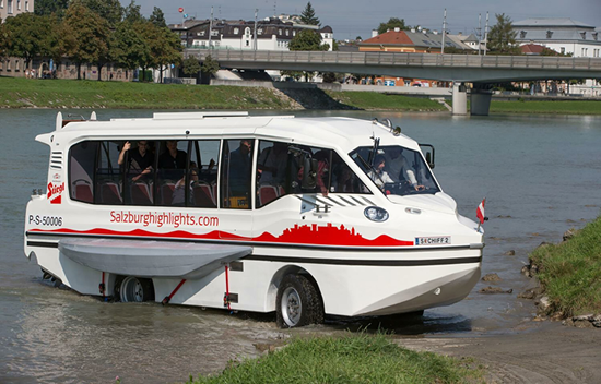 水陸両用バスで楽しむザルツブルクのシティーツアー
