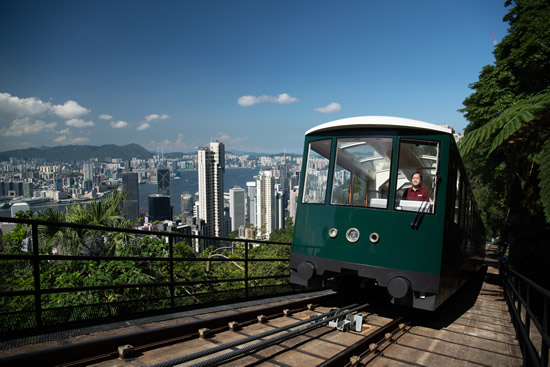 香港のシンボル「ピークトラム」がアップグレード！　装い新たに運行開始