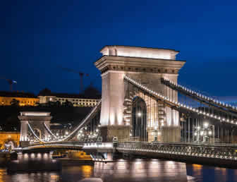 ブダペストの「くさり橋」 2023年8月中に改修工事完工の見込み