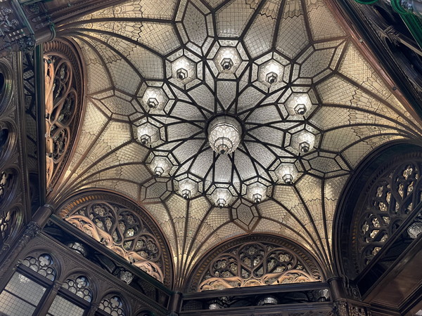 中央ホールのガラス天井