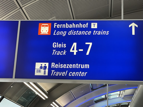 フランクフルト空港フェルンバーンホーフの案内