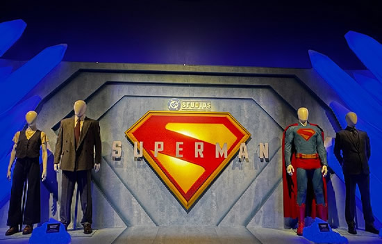 ワーナー・ブラザーズ・ スタジオツアー・ハリウッドに新展示「スーパーマン」が登場！