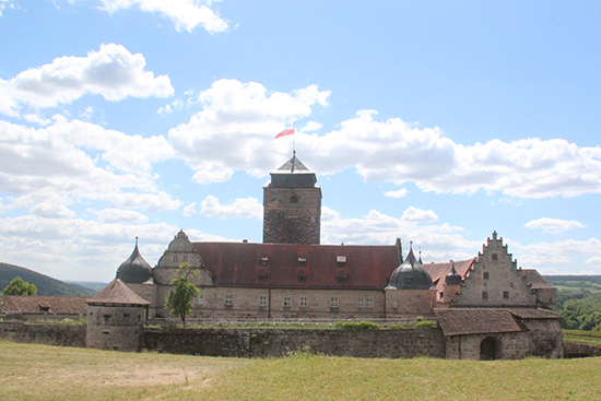 北側から眺める城塞