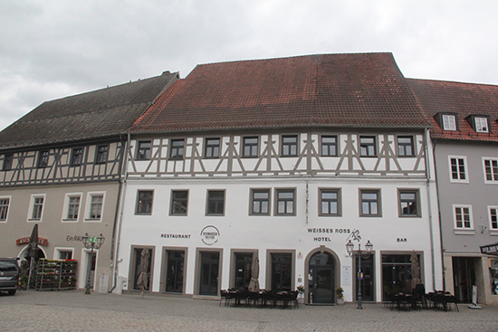 マルクと広場のホテル白馬亭